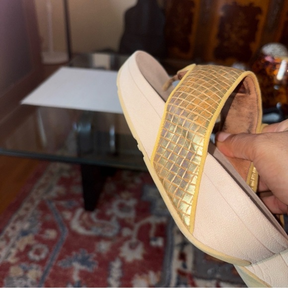 FITFLOP Gold  SQUARE Women's Sandals😋 - Picture 9 of 12